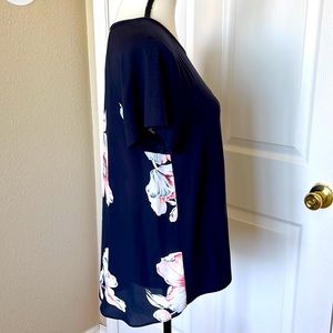 Ann Taylor Navy Blue T-shirt with Flowers on the Back. Size Small.